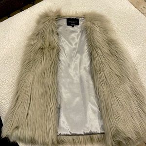 Stylish/warm/fur vest